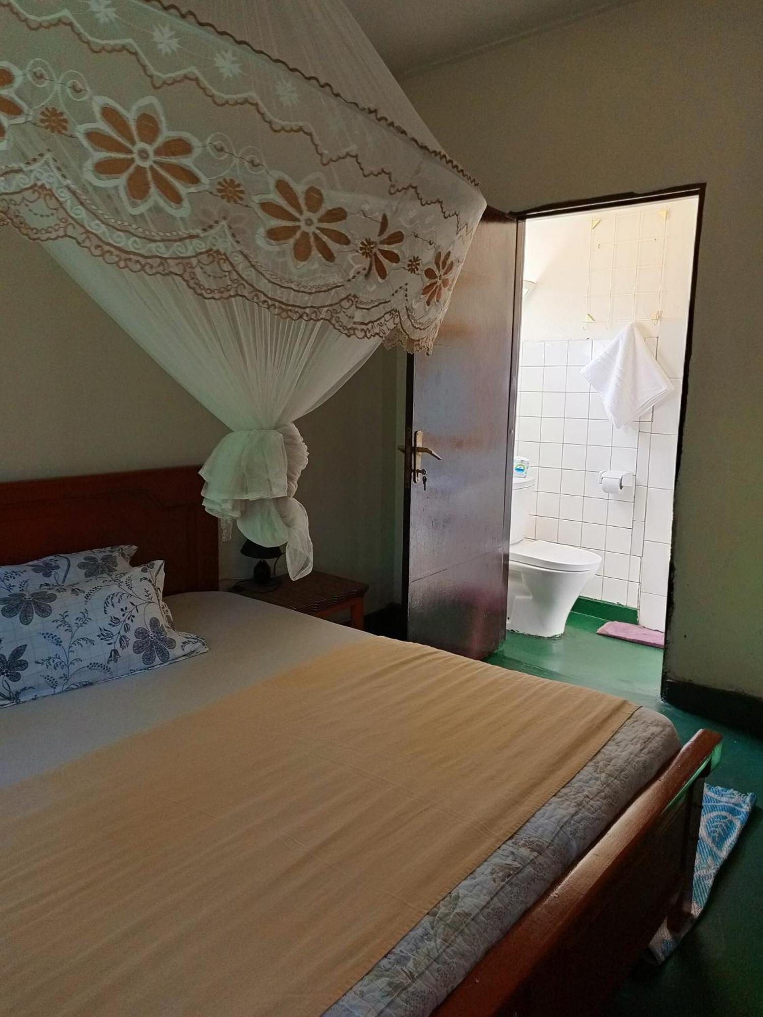 Colibri Taverne & Guest House Gisenyi Zewnętrze zdjęcie