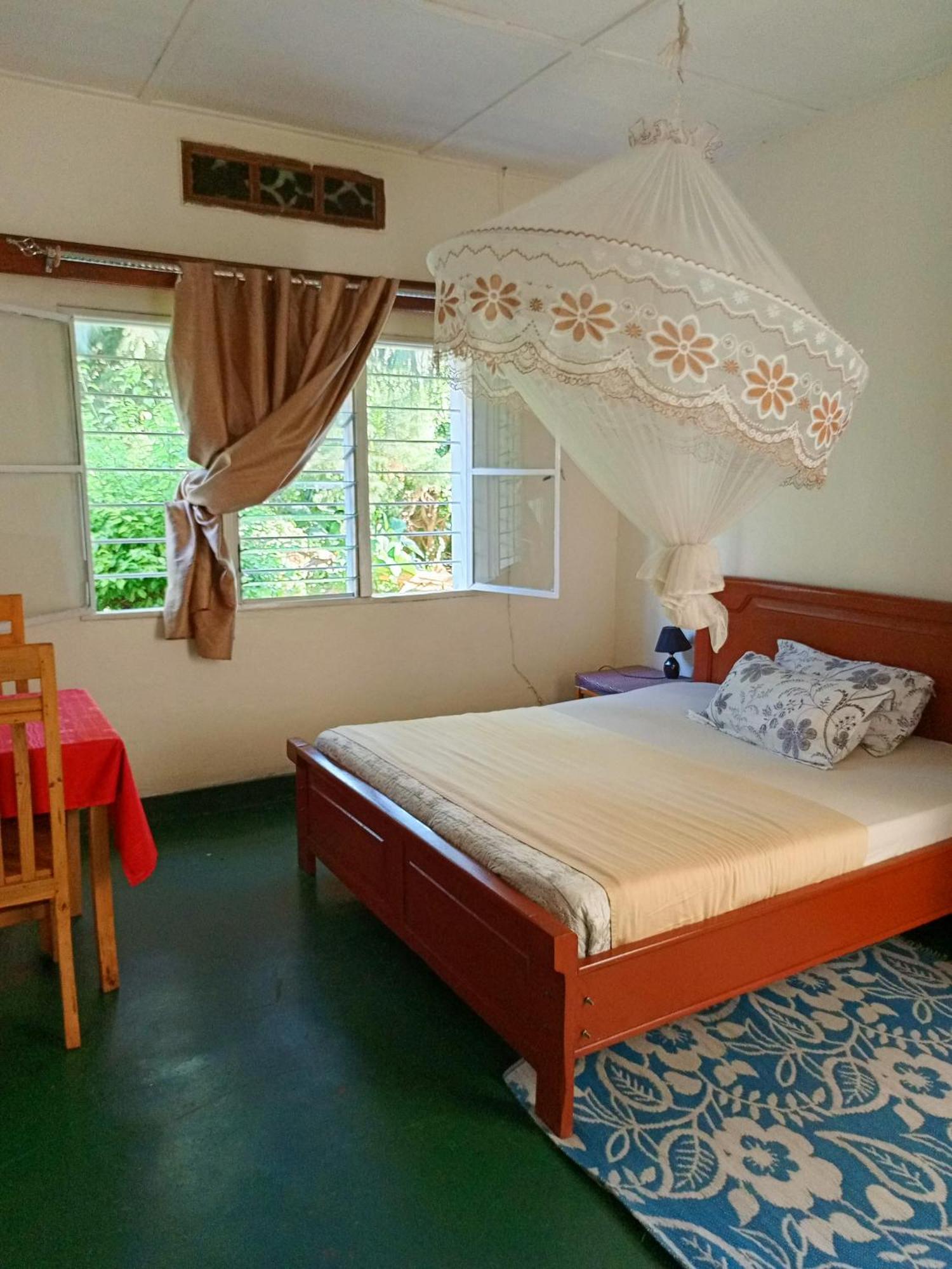 Colibri Taverne & Guest House Gisenyi Zewnętrze zdjęcie